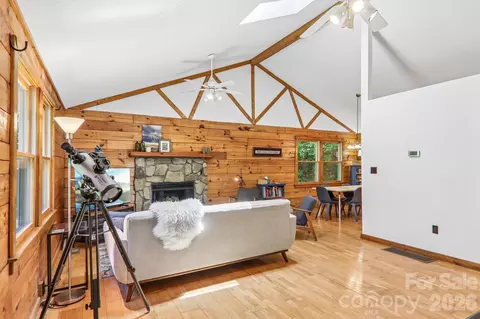 152 Trails End Ln, Maggie Valley, NC 28751