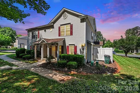 2635 Meadow Knoll Dr, Charlotte, NC 28269