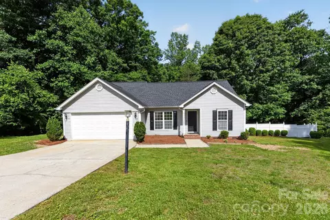 209 Red Oak Ct, Gastonia, NC 28052
