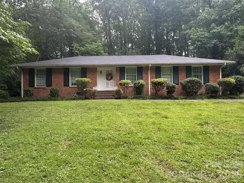 6824 Linda Lake Dr, Charlotte, NC 28215