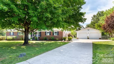 112 Persimmon Cir, Statesville, NC 28625