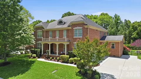 3219 Lakehurst Xing, Matthews, NC 28104