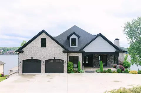 6203 Plantation Pointe Dr, Granite Falls, NC 28630