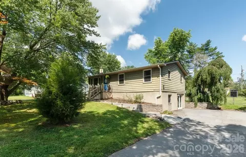 1177 Runway Dr, Hendersonville, NC 28792
