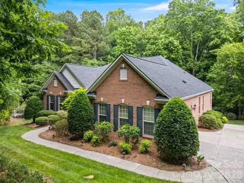 101 Woodwinds Dr, Mount Holly, NC 28120