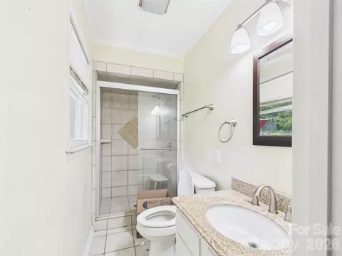 Bath - 119 Creekside Dr, Morganton, NC 28655 photo 3 of 3