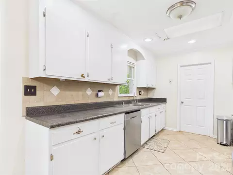 Kitchen - 119 Creekside Dr, Morganton, NC 28655 photo 2 of 5