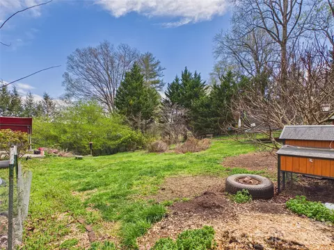 Exterior - 119 Creekside Dr, Morganton, NC 28655 photo 9 of 11