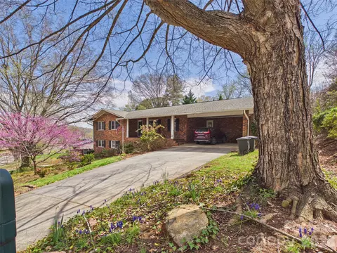 Exterior - 119 Creekside Dr, Morganton, NC 28655 photo 6 of 11