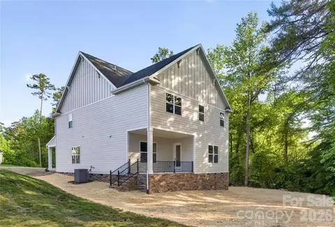 3883 12th Ne St NE, Hickory, NC 28601