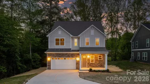 3883 12th Ne St NE, Hickory, NC 28601