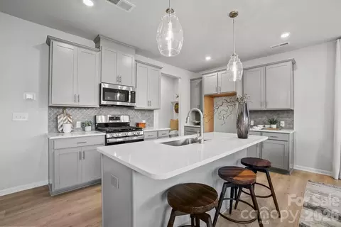 17126 Walker Wylie Dr, Charlotte, NC 28278