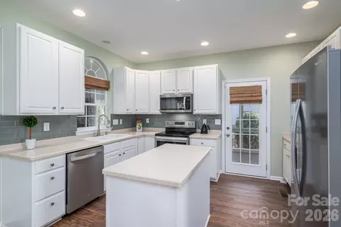 Kitchen - 20131 Tailwind Ln, Cornelius, NC 28031 photo 2 of 3