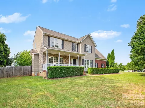 Exterior - 2715 Thornburg Ct, Monroe, NC 28110 photo 2 of 8