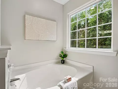 Bath - 2715 Thornburg Ct, Monroe, NC 28110 photo 2 of 4