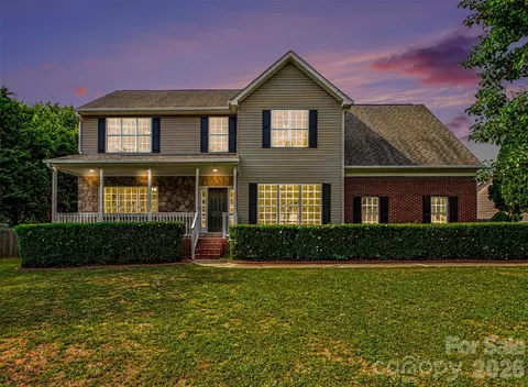 Exterior - 2715 Thornburg Ct, Monroe, NC 28110 photo 3 of 8