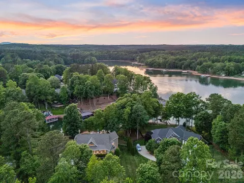 2243 Whiterock Ct, Sherrills Ford, NC 28673