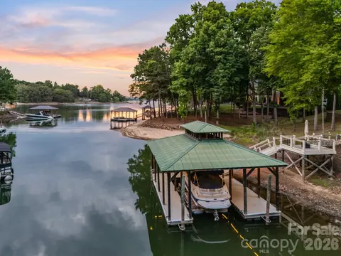 2243 Whiterock Ct, Sherrills Ford, NC 28673