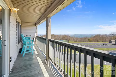 301 Pinnacle Inn 3310 Rd #3310, Beech Mountain, NC 28604
