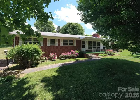 295 Bramlett Dr, Waynesville, NC 28785