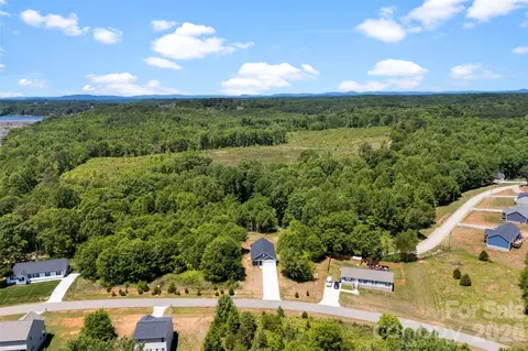 128 Slate Dr, Statesville, NC 28625