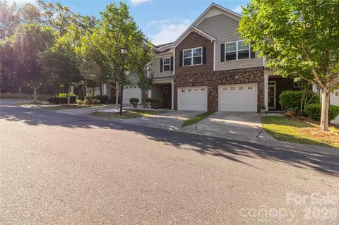 7048 Woodsbay Ln, Rock Hill, SC 29732