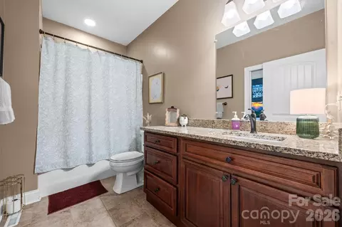 Bath - 38 Beaus Valley Dr, Roaring Gap, NC 28668 photo 3 of 4