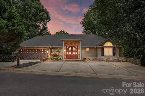 16121 Tana Tea Cir, Tega Cay, SC 29708