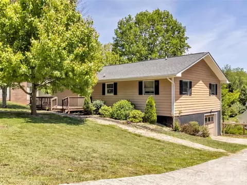 252 Oak Park Dr, Clyde, NC 28721