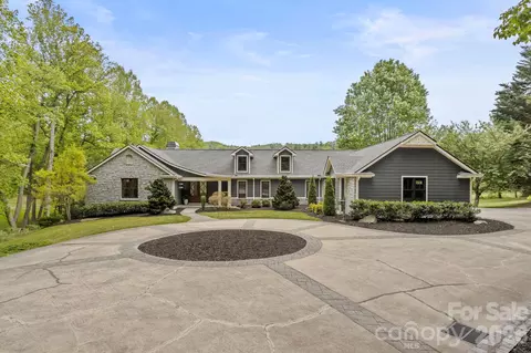 301 Winding Meadows Dr, Flat Rock, NC 28731