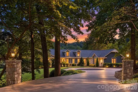 301 Winding Meadows Dr, Flat Rock, NC 28731