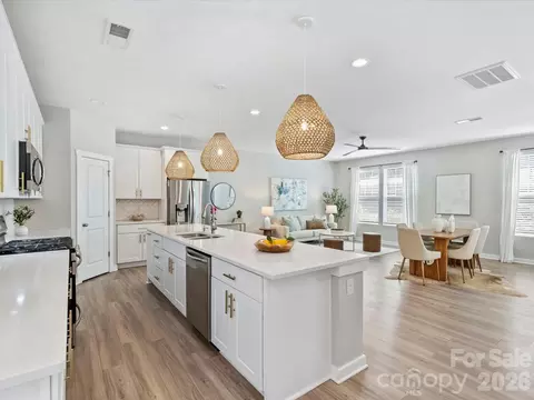 111 Cranford Dr, Pineville, NC 28134