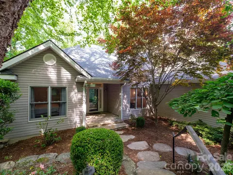 30 Cherokee Trl, Fletcher, NC 28732