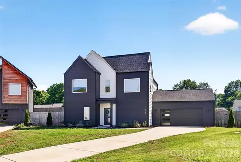 5044 Double Lakes Dr, Charlotte, NC 28212
