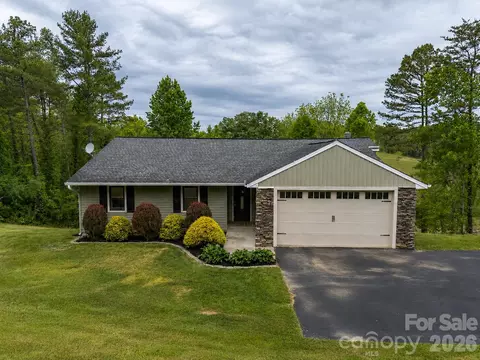 9 Squirrel Ridge Dr, Weaverville, NC 28787
