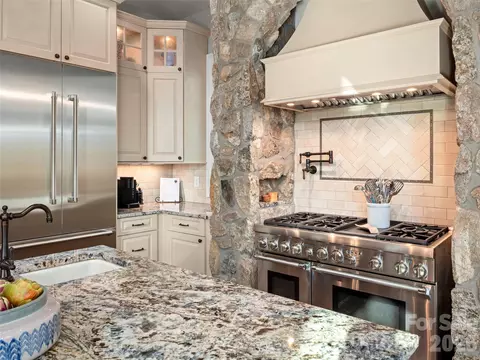 Kitchen - 1105 Timberbluff Way, Arden, NC 28704 photo 6 of 7