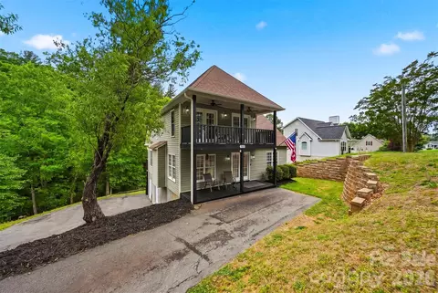 909 36th Nw Ave NW, Hickory, NC 28601
