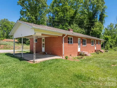 193 Old Howell Mill Rd, Waynesville, NC 28786