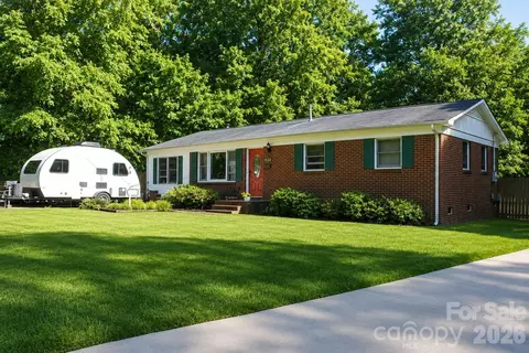 1122 Zion Ct, Charlotte, NC 28209