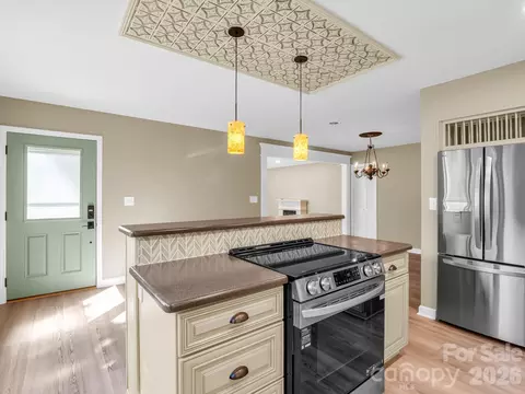 Kitchen - 44 Jervey 4c Rd #4C, Tryon, NC 28782 photo 3 of 4
