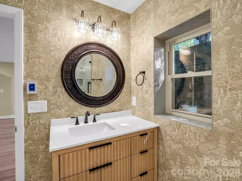 Bath - 44 Jervey 4c Rd #4C, Tryon, NC 28782 photo 1 of 5