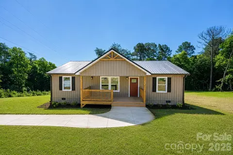 2017 Bailey Dr, Hickory, NC 28601