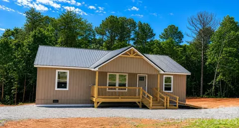2017 Bailey Dr, Hickory, NC 28601