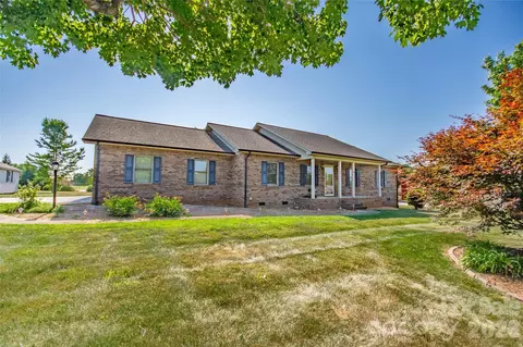 151 Meadow Oaks Dr, Statesville, NC 28625