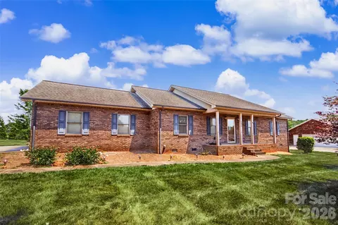 151 Meadow Oaks Dr, Statesville, NC 28625