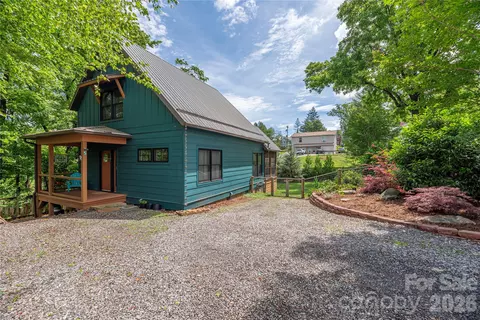 5 Grove St, Weaverville, NC 28787