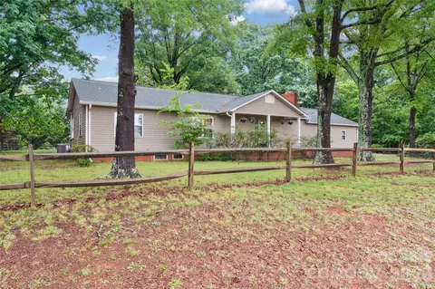 170 Scotts Creek Rd, Statesville, NC 28625