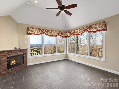 54 Deep Valley Ln, Hendersonville, NC 28791
