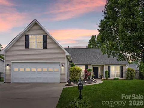 182 Misty Valley Rd, Fletcher, NC 28732
