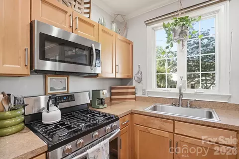 Kitchen - 534 Spring St, Davidson, NC 28036 photo 3 of 4